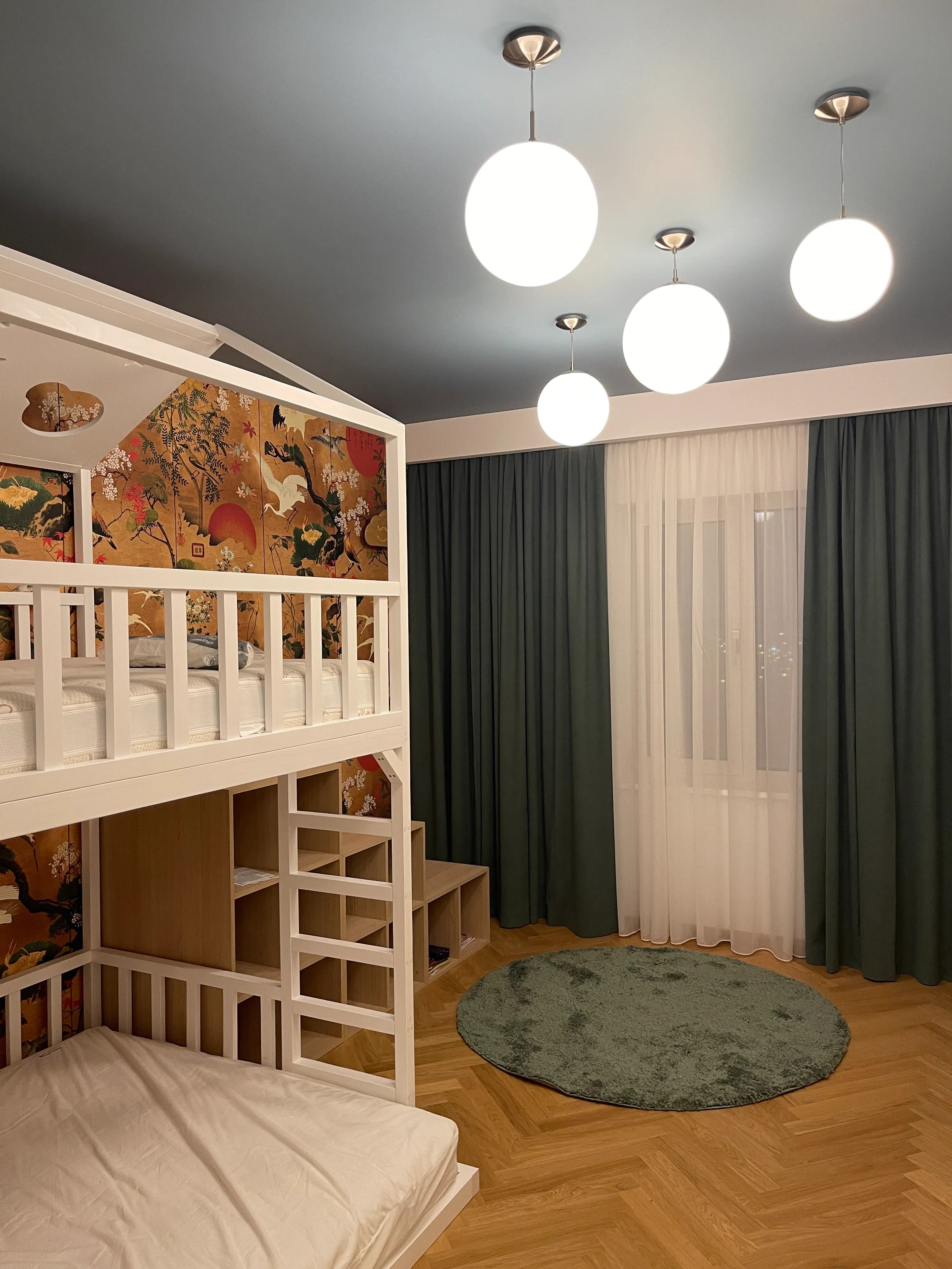 Zonă de duș modernă cu sticlă transparentă