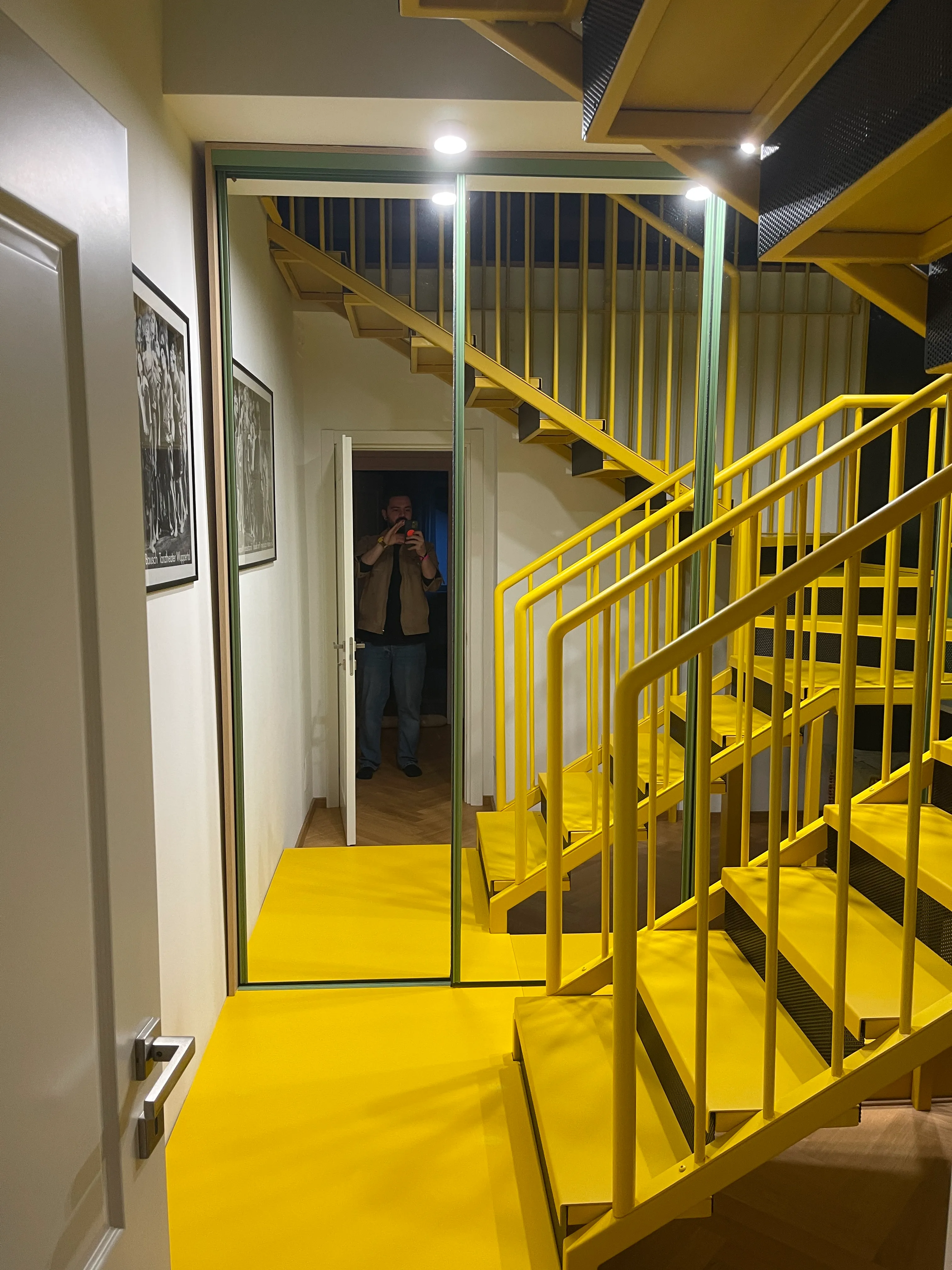 Cameră de spălat rufe cu mașină de spălat