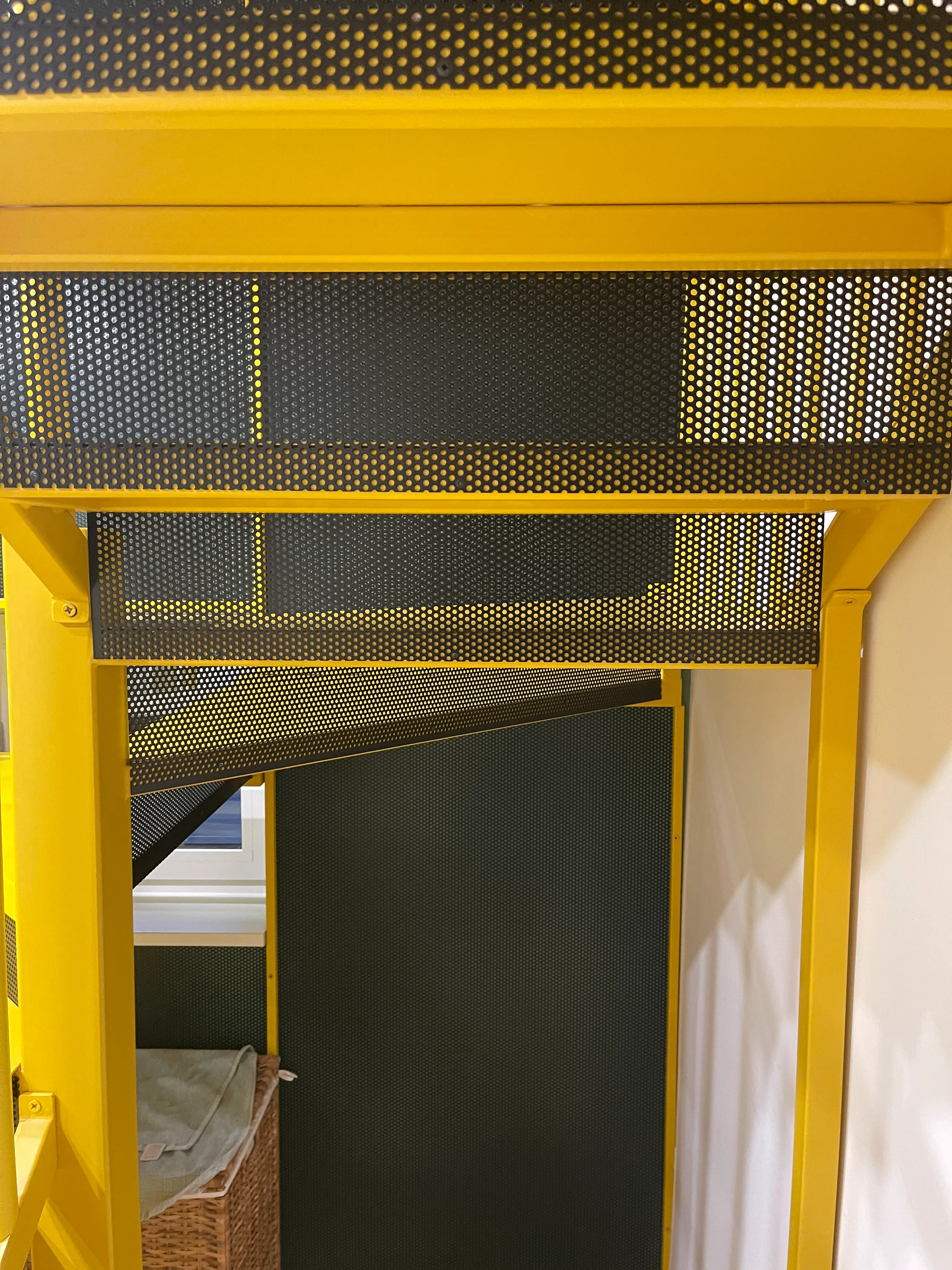 Balcon cu vedere spre grădină