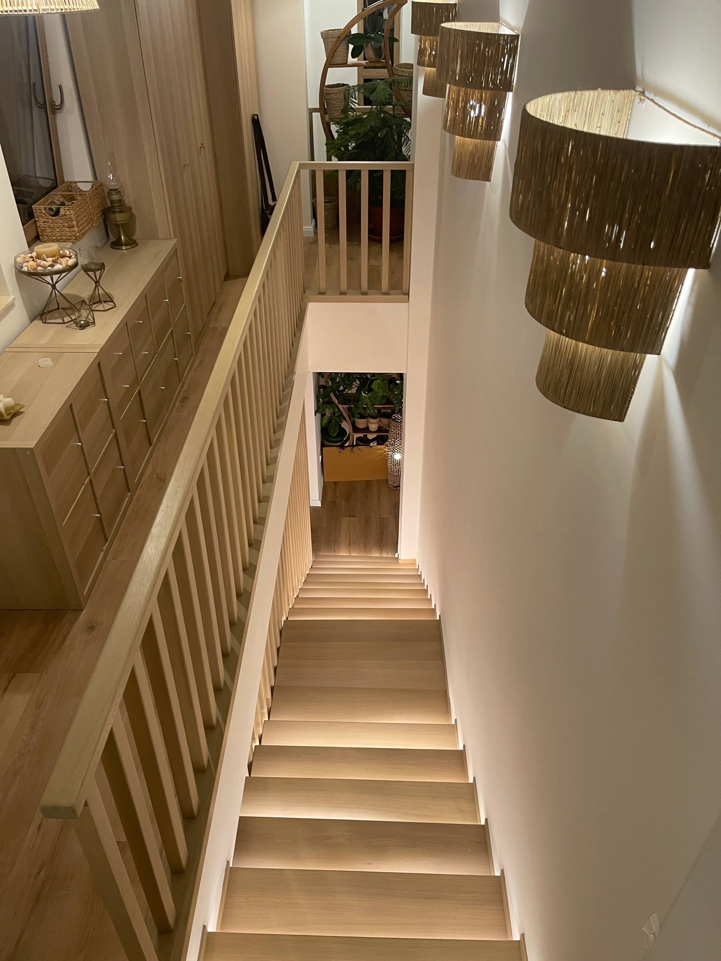 Dormitor matrimonial cu decor minimalist