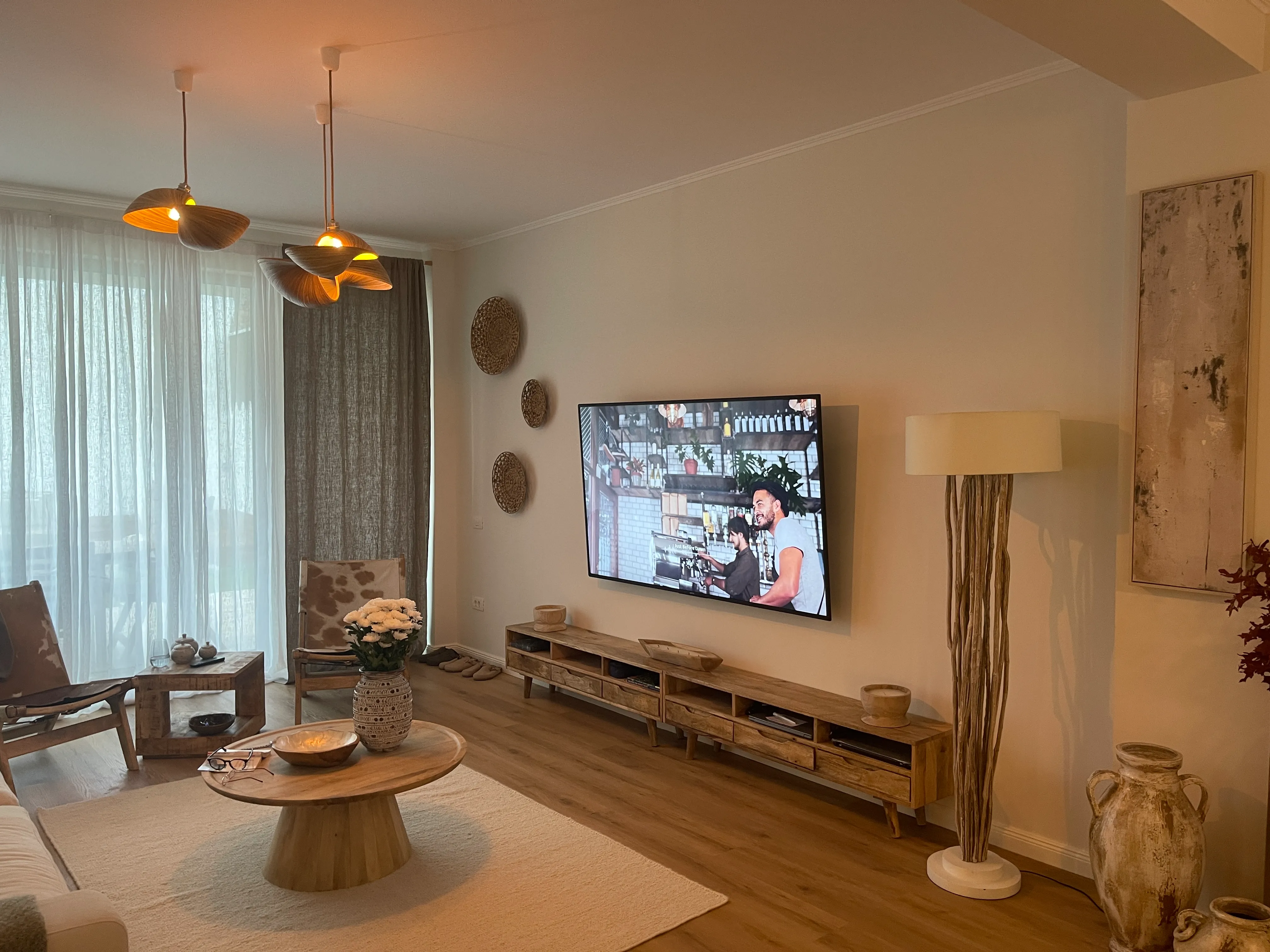 Scară interioară cu riflaje din lemn